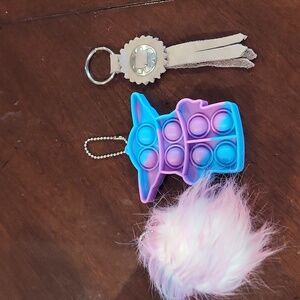 (J20) 3 different keychain